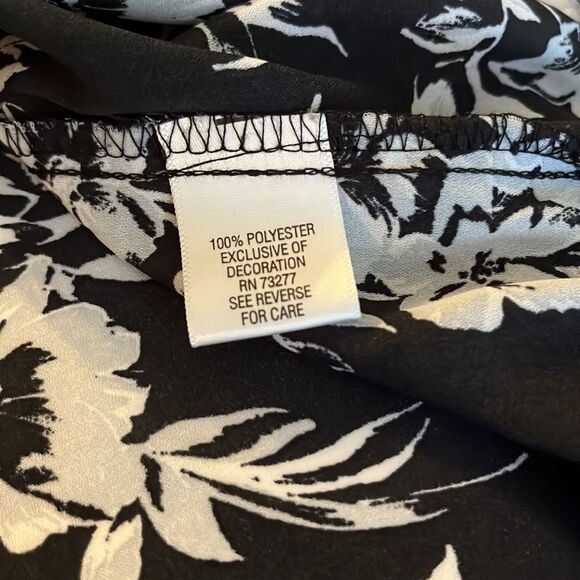 CROFT & Barrow Black & White Floral Print Blouse Sheer Fabric Long Sleeves SZ 2X - Picture 9 of 12